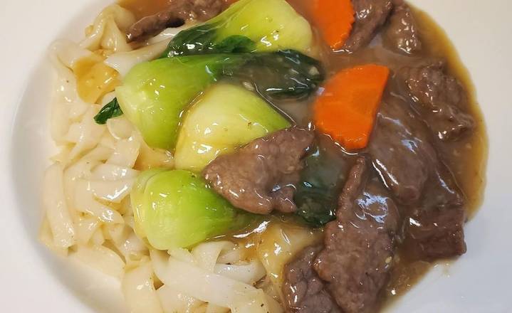 F8. 時菜牛河  Beef & Veggie with Ho Fun
